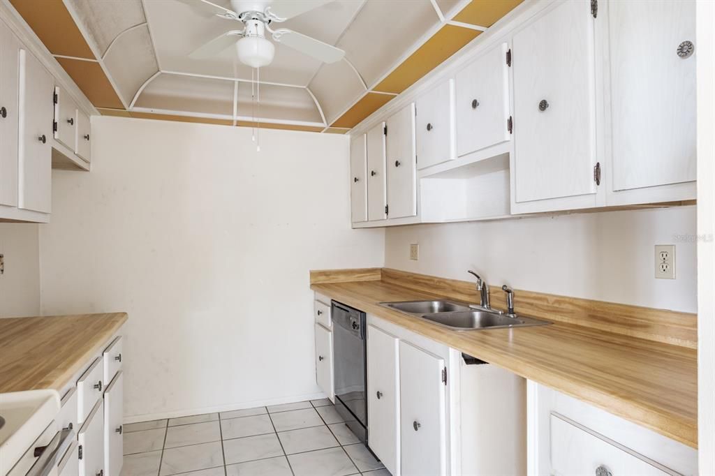 For Sale: $260,000 (3 beds, 2 baths, 1240 Square Feet)