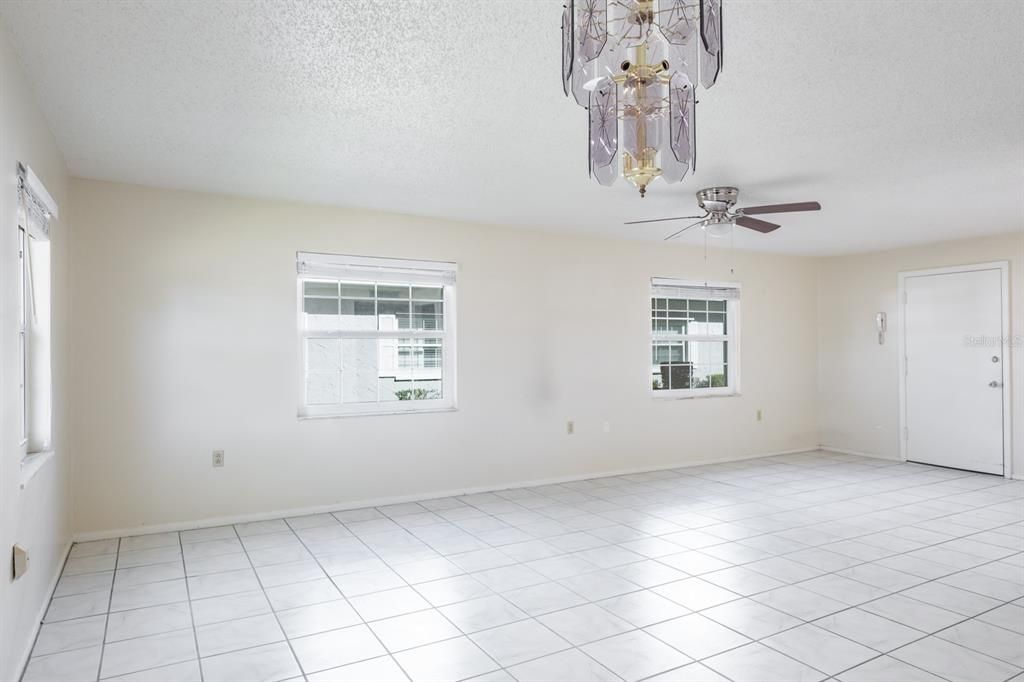 For Sale: $260,000 (3 beds, 2 baths, 1240 Square Feet)