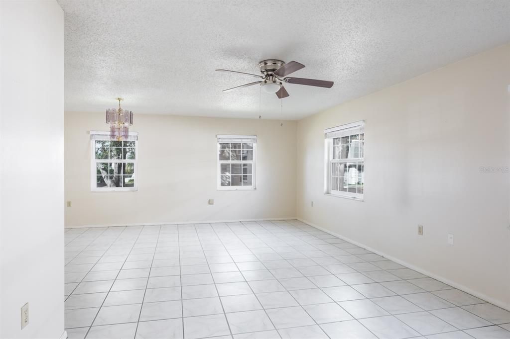 For Sale: $260,000 (3 beds, 2 baths, 1240 Square Feet)