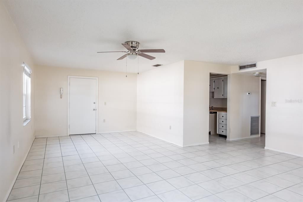 For Sale: $260,000 (3 beds, 2 baths, 1240 Square Feet)