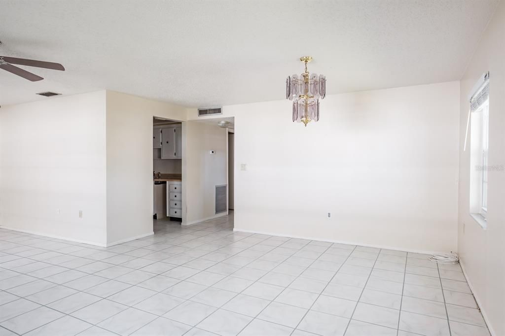 For Sale: $260,000 (3 beds, 2 baths, 1240 Square Feet)