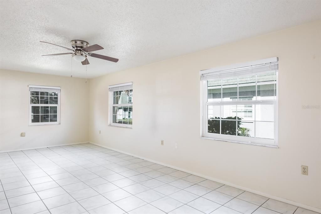 For Sale: $260,000 (3 beds, 2 baths, 1240 Square Feet)