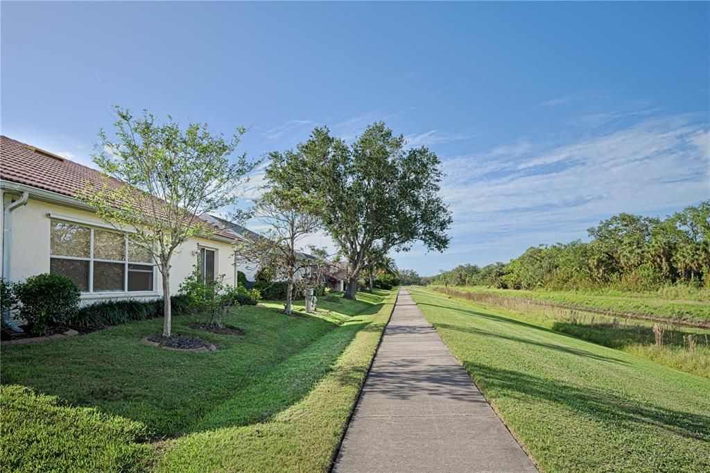 For Sale: $550,000 (3 beds, 3 baths, 1951 Square Feet)