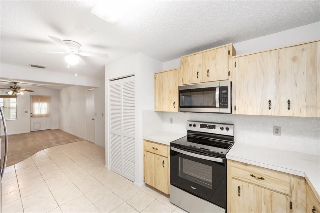 For Sale: $187,530 (2 beds, 2 baths, 1369 Square Feet)