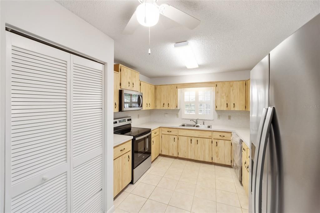 For Sale: $187,530 (2 beds, 2 baths, 1369 Square Feet)