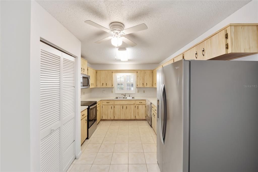 For Sale: $187,530 (2 beds, 2 baths, 1369 Square Feet)