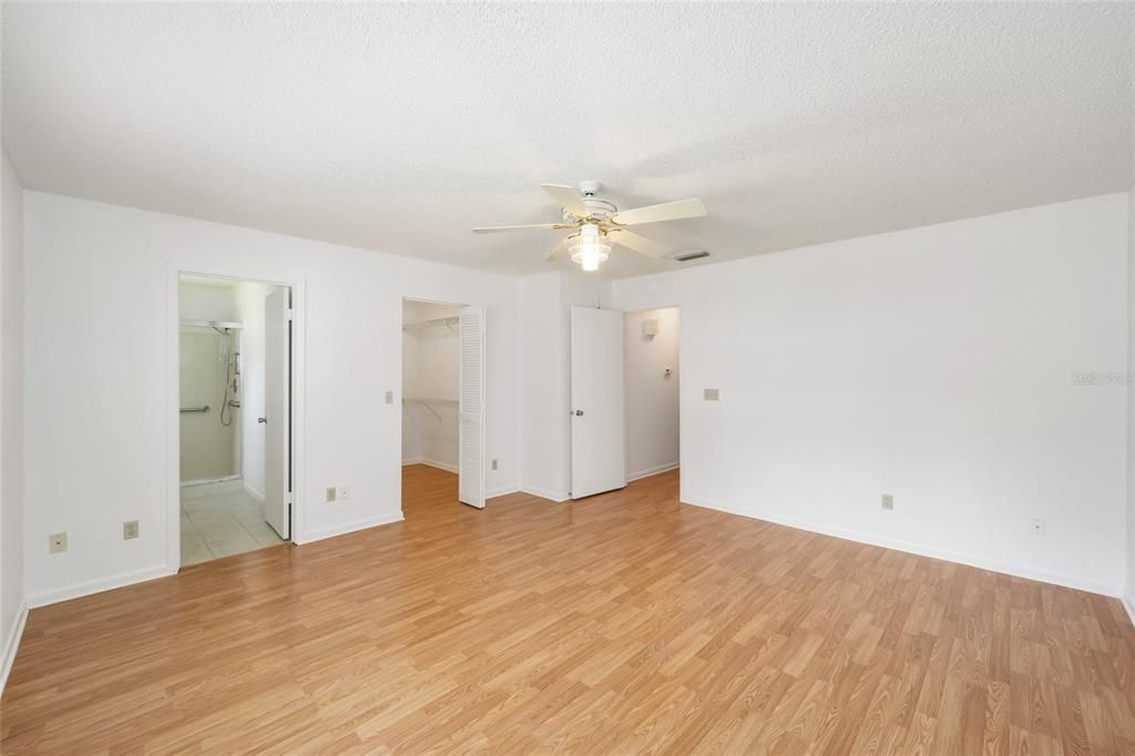 For Sale: $187,530 (2 beds, 2 baths, 1369 Square Feet)