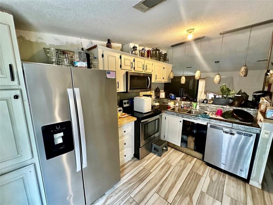 For Sale: $149,900 (3 beds, 2 baths, 1188 Square Feet)