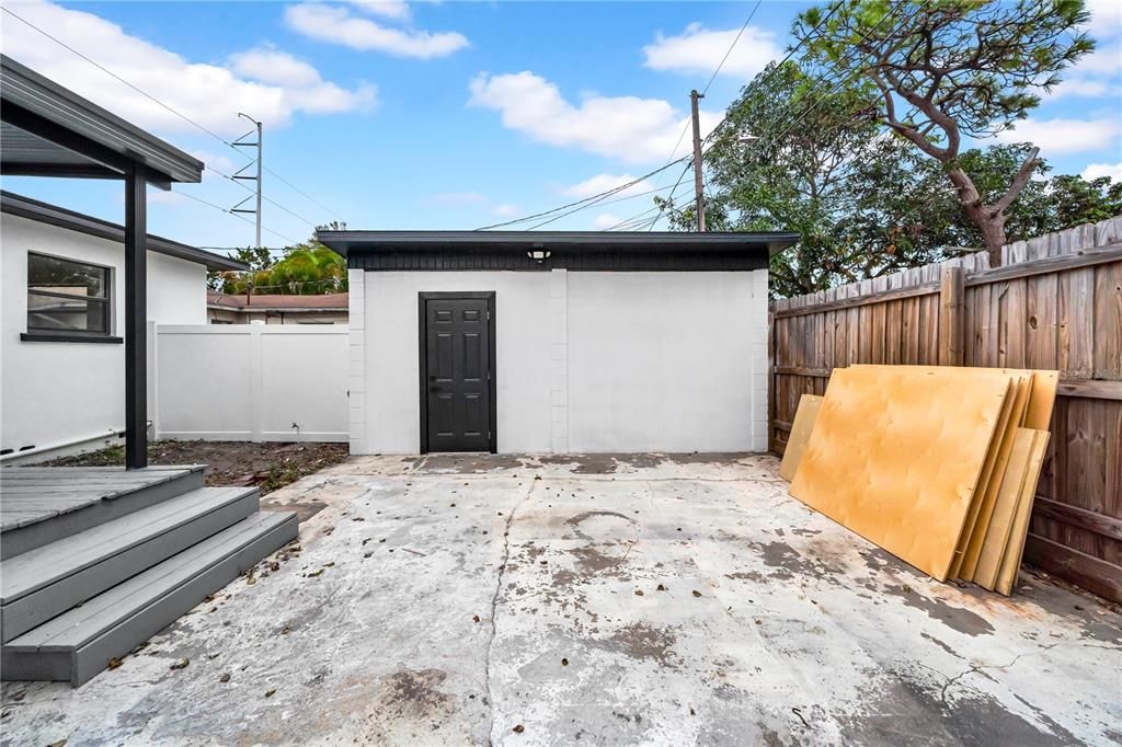 Back Yard and Laundry Room of 3033