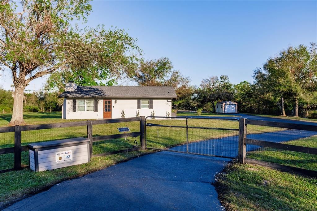 For Sale: $398,000 (2 beds, 2 baths, 1136 Square Feet)