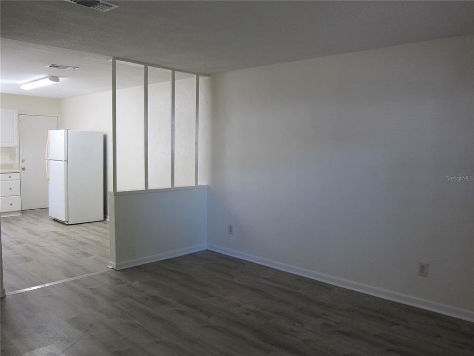 For Rent: $1,025 (2 beds, 1 baths, 858 Square Feet)