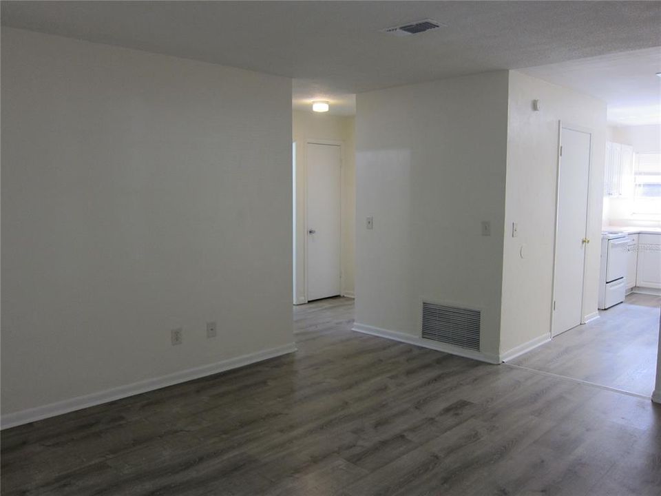 For Rent: $1,025 (2 beds, 1 baths, 858 Square Feet)