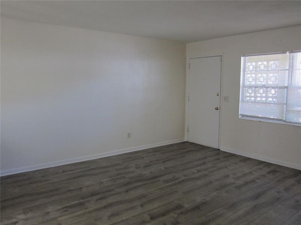 For Rent: $1,025 (2 beds, 1 baths, 858 Square Feet)