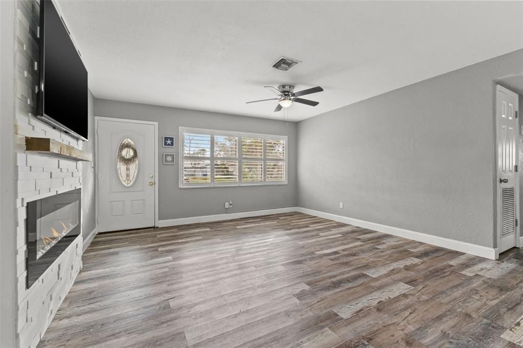 For Sale: $445,000 (3 beds, 2 baths, 1154 Square Feet)