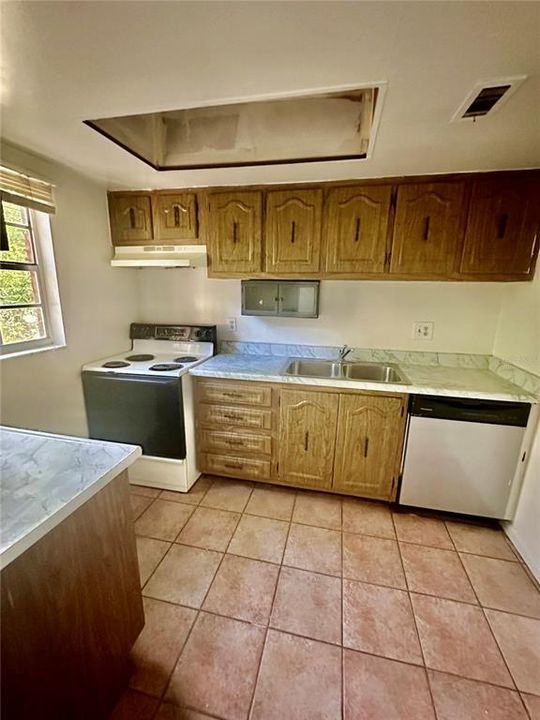 For Rent: $1,100 (2 beds, 1 baths, 1056 Square Feet)