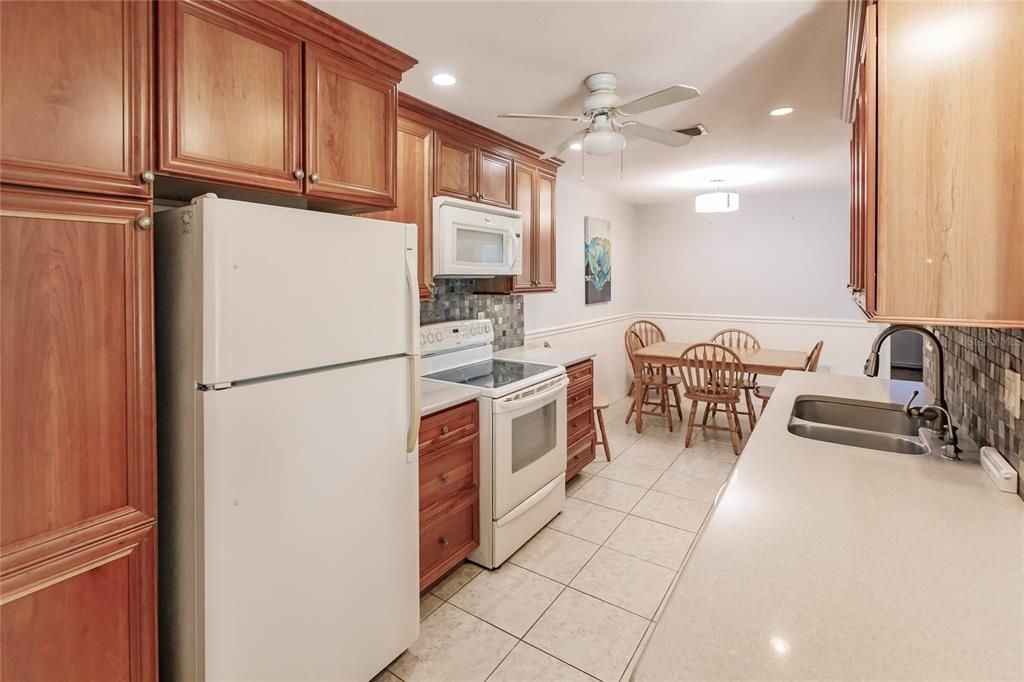 For Sale: $148,000 (2 beds, 1 baths, 959 Square Feet)