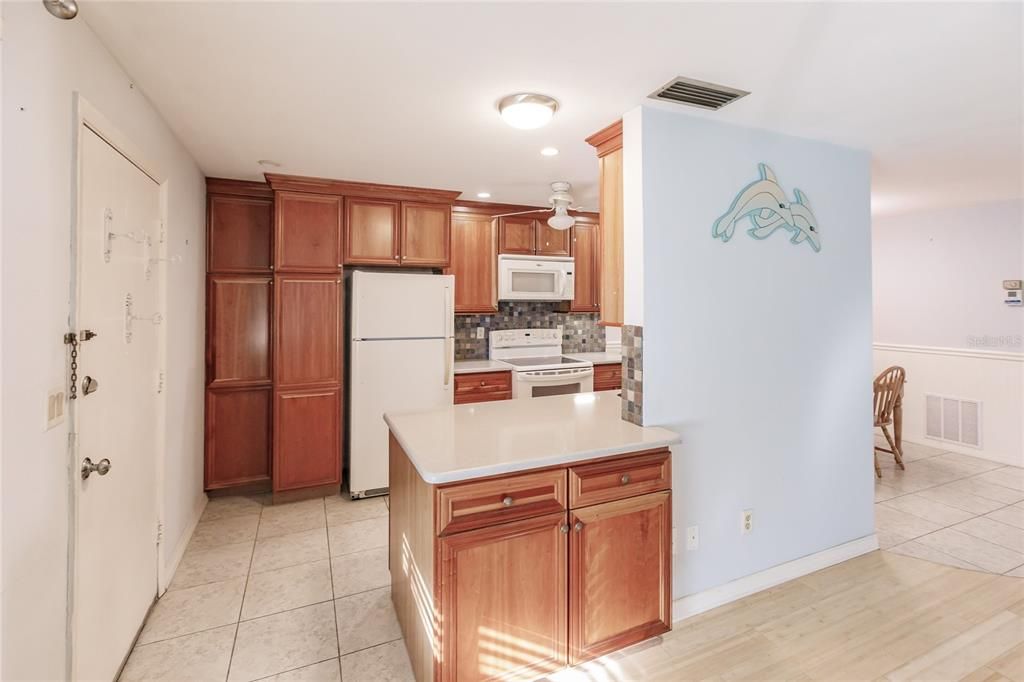 For Sale: $148,000 (2 beds, 1 baths, 959 Square Feet)