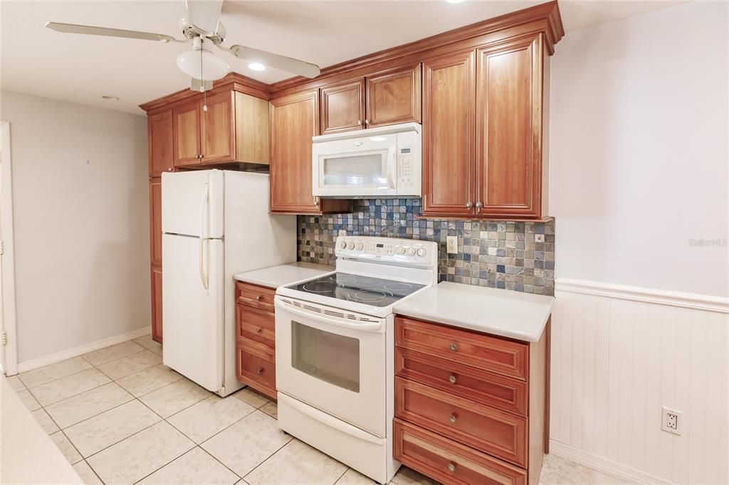 For Sale: $148,000 (2 beds, 1 baths, 959 Square Feet)