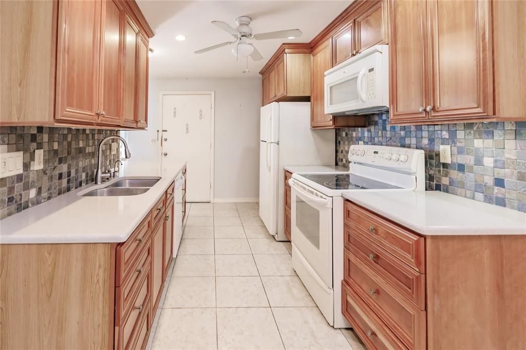 For Sale: $148,000 (2 beds, 1 baths, 959 Square Feet)