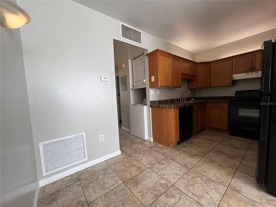 For Rent: $1,200 (1 beds, 1 baths, 800 Square Feet)