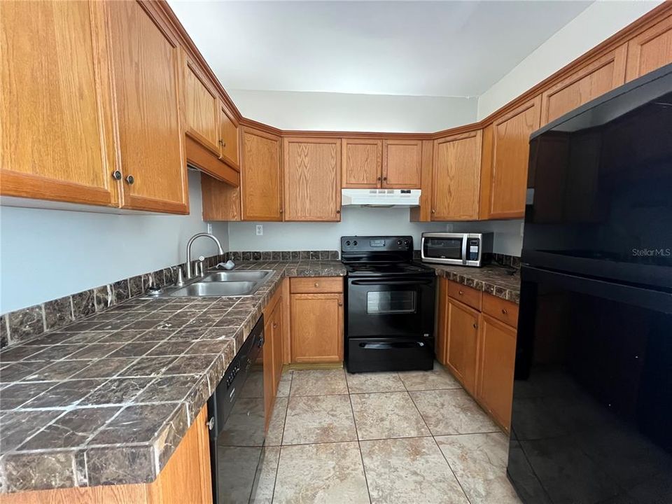 For Rent: $1,200 (1 beds, 1 baths, 800 Square Feet)