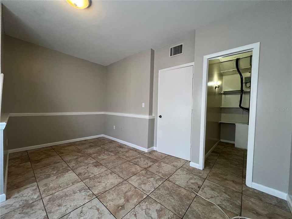 For Rent: $1,200 (1 beds, 1 baths, 800 Square Feet)