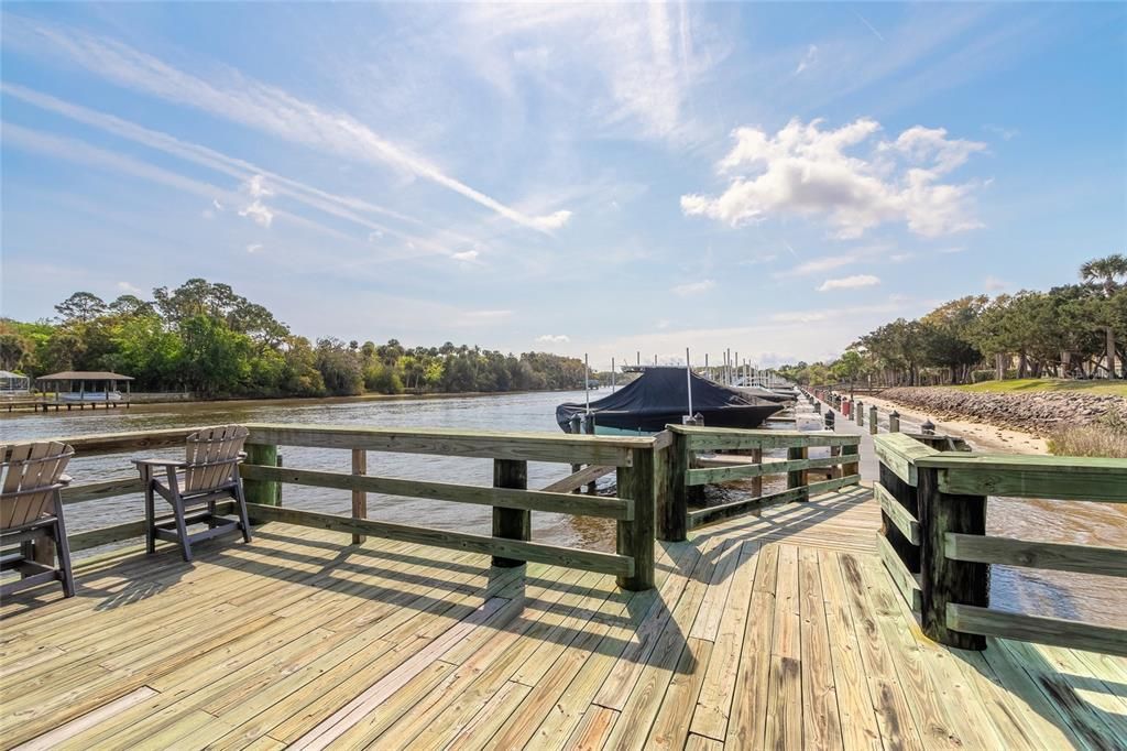 Relax with friends while enjoying the beautiful Intracoastal Waterway