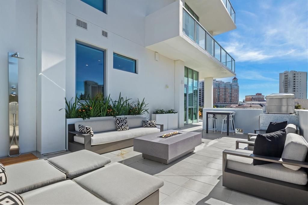 For Sale: $3,575,000 (3 beds, 3 baths, 3339 Square Feet)