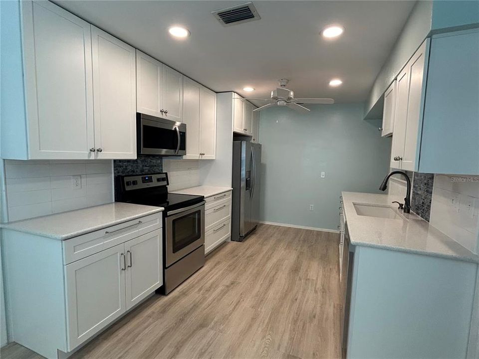 For Sale: $345,000 (2 beds, 2 baths, 1369 Square Feet)