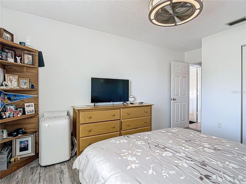 For Sale: $384,900 (2 beds, 2 baths, 1490 Square Feet)