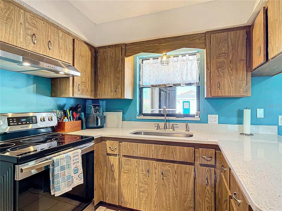 For Sale: $384,900 (2 beds, 2 baths, 1490 Square Feet)