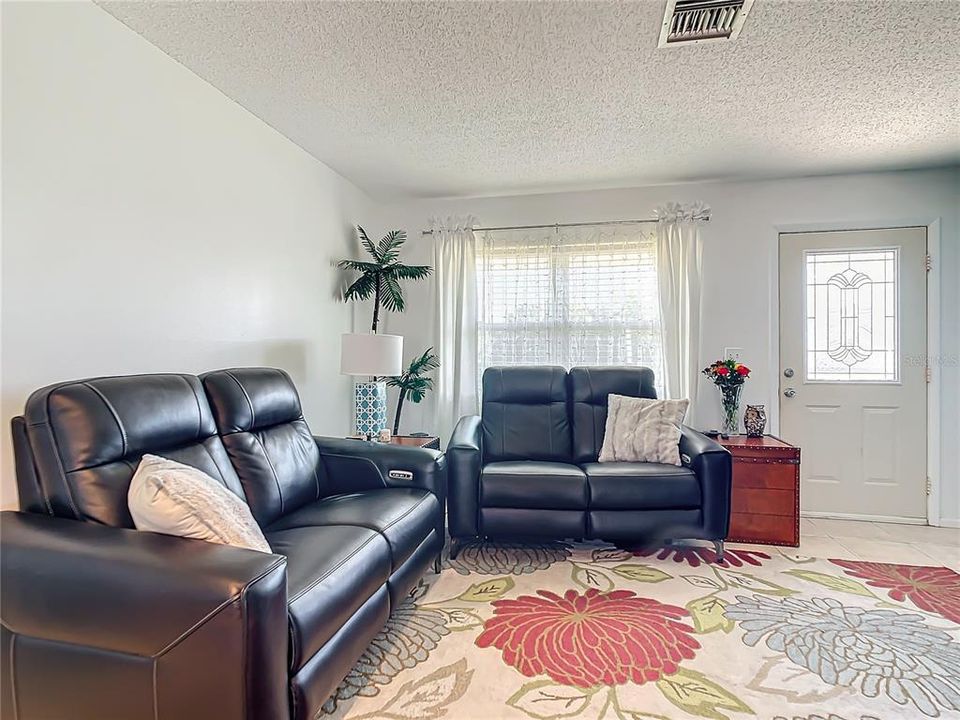 For Sale: $384,900 (2 beds, 2 baths, 1490 Square Feet)