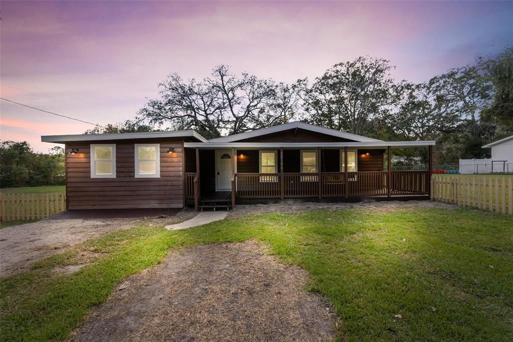 Country cabin with front porch and a HUGE yard for your family!