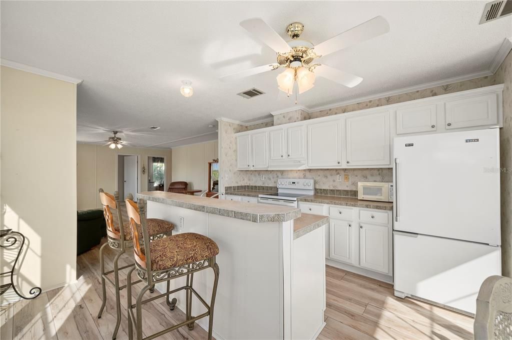 For Sale: $189,000 (3 beds, 2 baths, 1296 Square Feet)