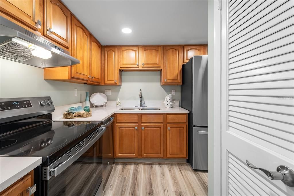 待售: $309,000 (1 贝兹, 1 浴室, 843 平方英尺)