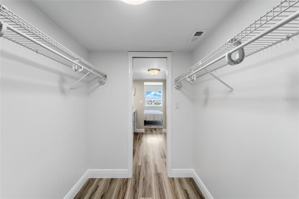 待售: $309,000 (1 贝兹, 1 浴室, 843 平方英尺)