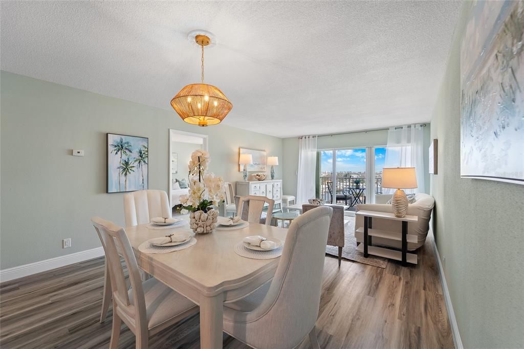 待售: $309,000 (1 贝兹, 1 浴室, 843 平方英尺)