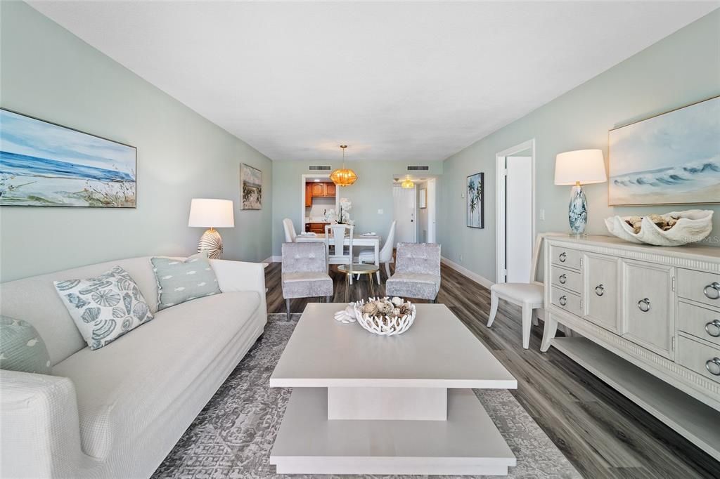 待售: $309,000 (1 贝兹, 1 浴室, 843 平方英尺)