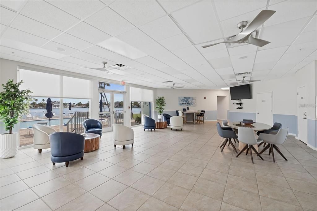 待售: $309,000 (1 贝兹, 1 浴室, 843 平方英尺)