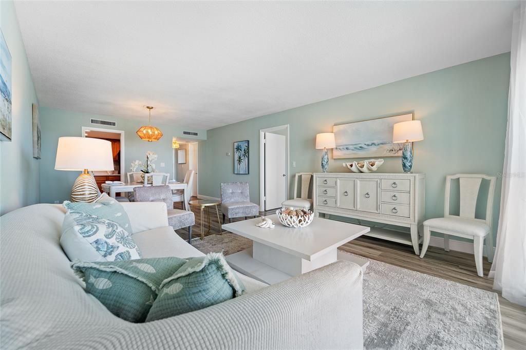 待售: $309,000 (1 贝兹, 1 浴室, 843 平方英尺)