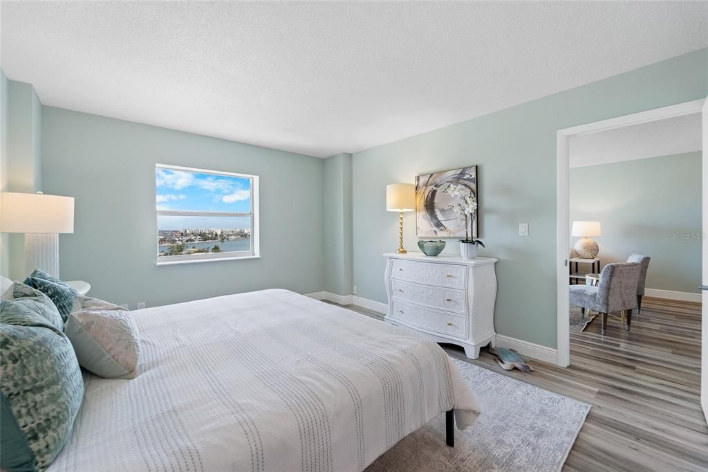 待售: $309,000 (1 贝兹, 1 浴室, 843 平方英尺)