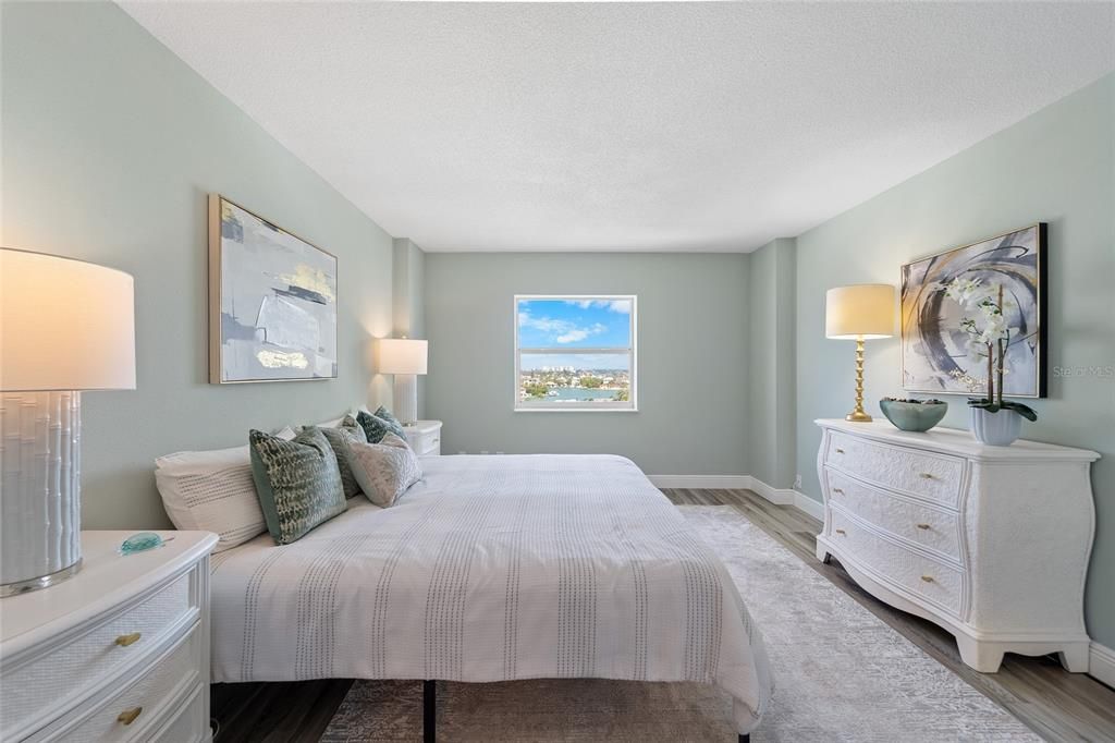 待售: $309,000 (1 贝兹, 1 浴室, 843 平方英尺)