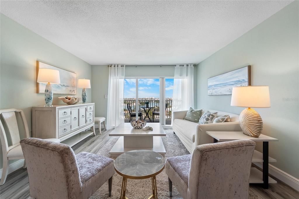 待售: $309,000 (1 贝兹, 1 浴室, 843 平方英尺)