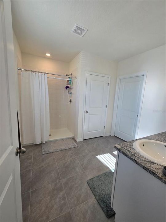 primary bath with private water closet & walk in closed