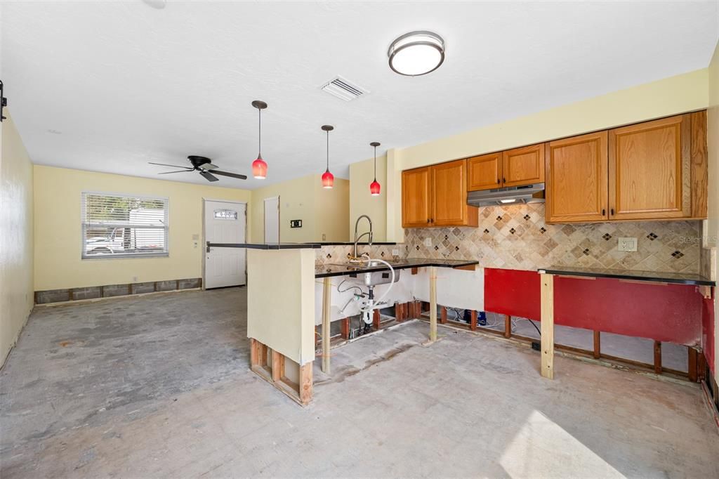 For Sale: $320,000 (2 beds, 1 baths, 802 Square Feet)