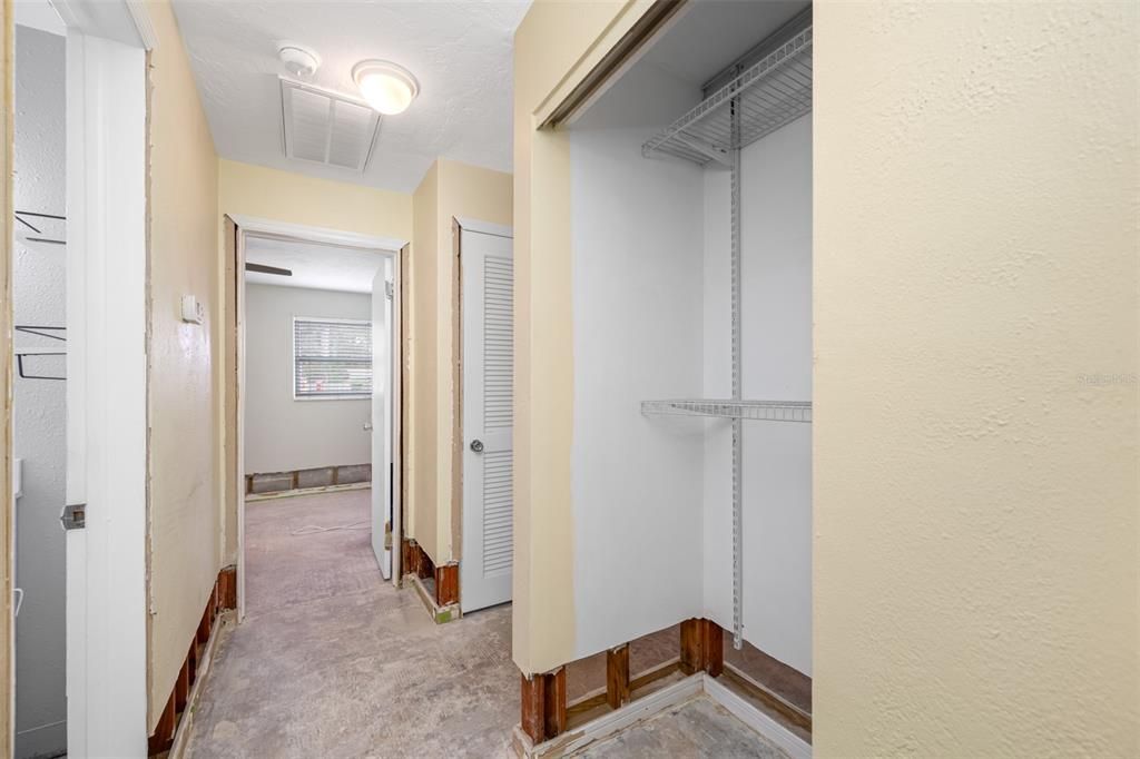 For Sale: $320,000 (2 beds, 1 baths, 802 Square Feet)