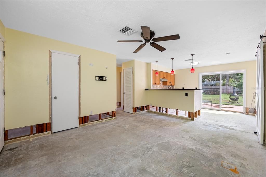 For Sale: $320,000 (2 beds, 1 baths, 802 Square Feet)