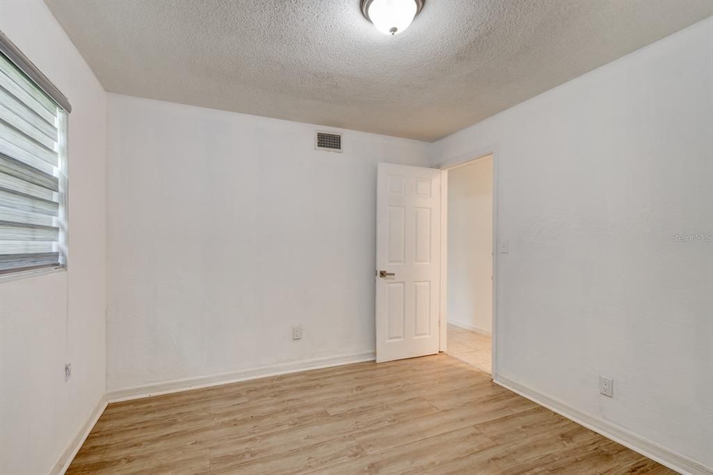 For Sale: $226,000 (4 beds, 1 baths, 1013 Square Feet)