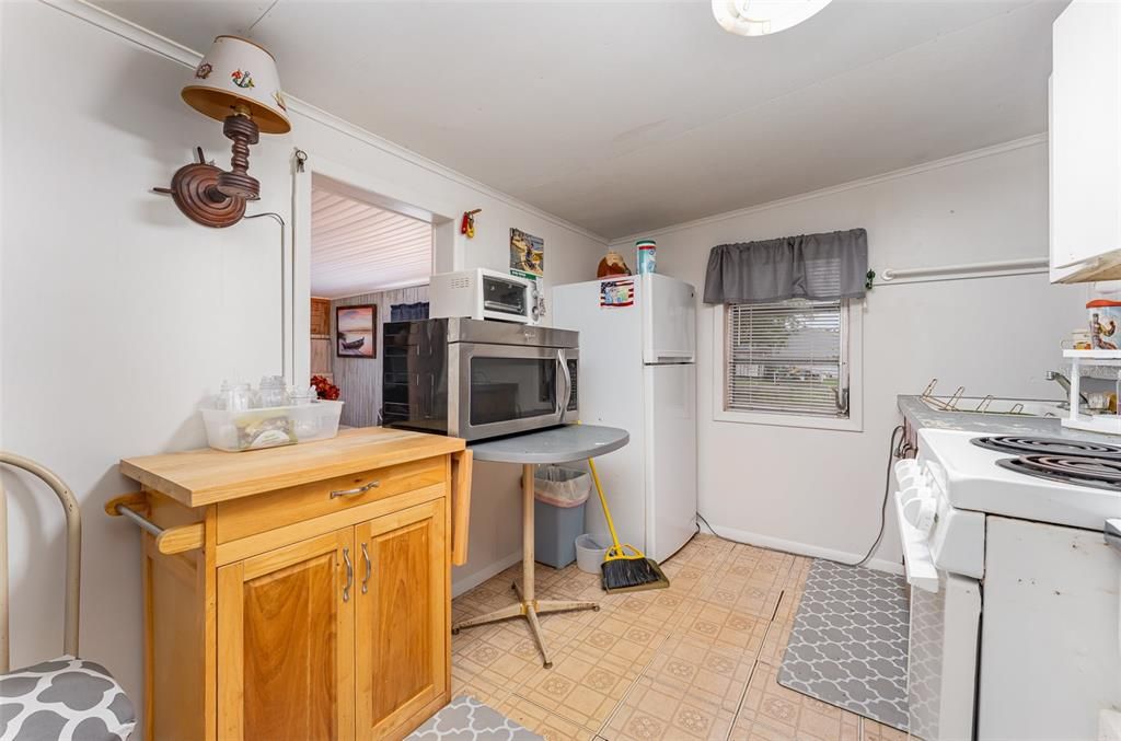 For Sale: $175,000 (2 beds, 1 baths, 644 Square Feet)