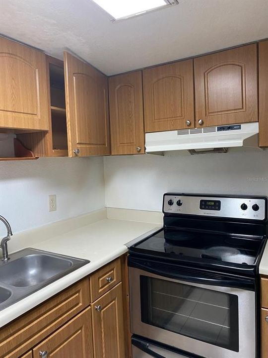 For Rent: $1,200 (1 beds, 1 baths, 765 Square Feet)